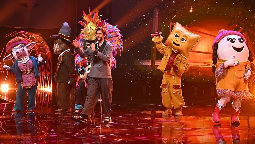 Gastjuror Álvaro Soler trällerte in der fünften Liveshow am 6. Dezember mit den Masken. Von neun sind nun im Finale nur noch vier übrig. Wer kann sich durchsetzen? Gastjuror Álvaro Soler trällerte in der fünften Liveshow am 6. Dezember mit den Masken. Von neun sind nun im Finale nur noch vier übrig. Wer kann sich durchsetzen?