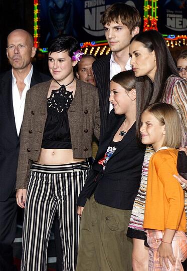 Auch bei Demi Moore und Bruce Willis gelang die Patchwork-Familie. Willis scheint nicht mal ein Problem mit Ashton Kutcher gehabt zu haben.