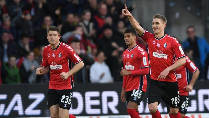 Freiburgs Dominique Heintz, Chima Okoroji und Torschütze Nils Petersen (l-r) bejubeln das 1:0. Freiburgs Dominique Heintz, Chima Okoroji und Torschütze Nils Petersen (l-r) bejubeln das 1:0.