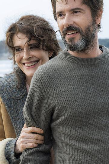 Fanny Ardant als Shauna und Melvil Poupaud als Pierre in einer Szene des Films "Im Herzen jung".