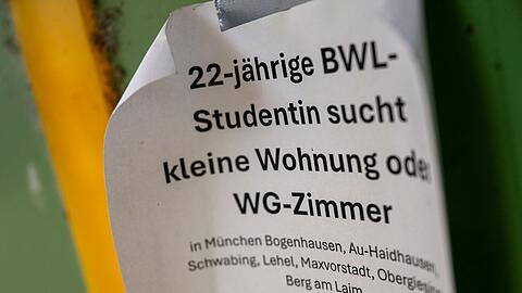 Studentinnen und Studenten auf Wohnungssuche m&uuml;ssen einer aktuellen Studie zufolge immer tiefer in die Tasche greifen. (Symbolbild)