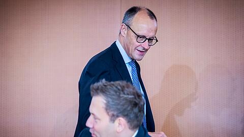 Erst schaltete sich Klingbeil in Debatte ein, dann erklärte sich Merz.