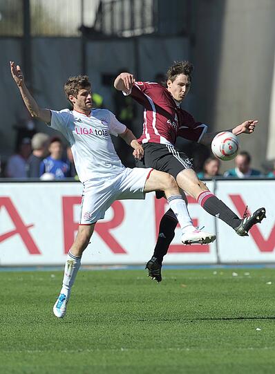 THOMAS MÜLLER: Er hat den Riecher und diese Coolness vor dem Tor. Je brenzliger, desto ruhiger. Schob überlegt zum 1:0 ein. Immer ein Unruheherd, musste nach 63 Minuten angeschlagen raus. Note 2