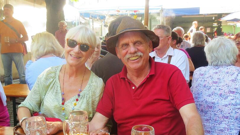 Heute: Wolfgang Stoephasius und seine Frau Renate mögen die Biergärten, etwa den am Viktualienmarkt. Heute: Wolfgang Stoephasius und seine Frau Renate mögen die Biergärten, etwa den am Viktualienmarkt.