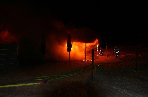 Ein Großbrand zerstörte in der Nacht zum Donnerstag große Teile eines Kindergartens.