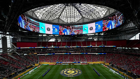 Im Mercedes-Benz Stadium von Atlanta spielen seit August 2017 das NFL-Team der Falcons und die MLS-Fußballer von United. Bei der Klub-WM dürfen bis zu 75.000 Fans in die Arena.