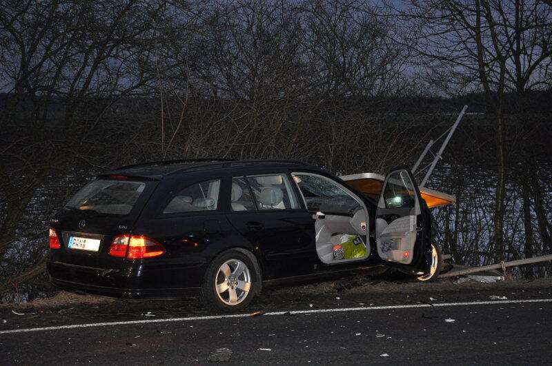 Ein Polo übersah bei der Einfahrt auf die St2107 einen Mercedes.