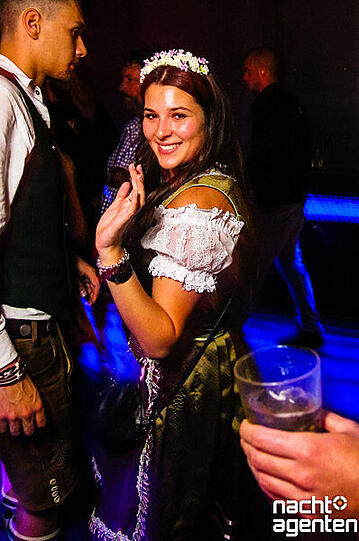 Etwas züchtiger, aber immer noch ganz schön sexy waren die After-Wiesn-Partys am Wochenende im Neuraum.