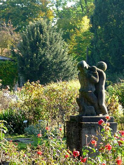 Eine Idylle, "unser" Städt. Rosengarten, zu jeder Jahreszeit eine Traumoase!
