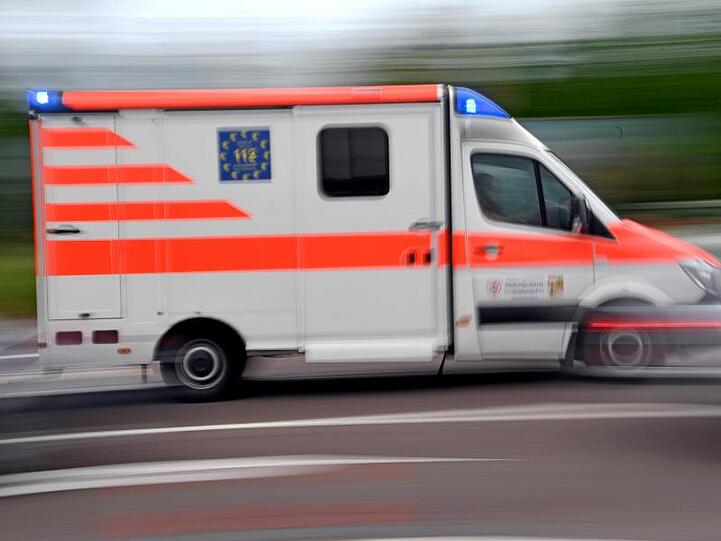 Die Zahl der meldepflichtigen Arbeitsunfälle in Deutschland nahm leicht um 0,4 Prozent auf 877.198 zu.
