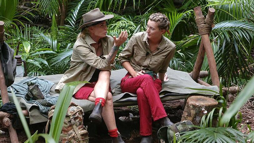 Die Promis im Dschungelcamp - wie Sarah Kern (l.) und Anya Elsner - können aufatmen: Erst am Samstag wählen die Zuschauer den ersten Kandidaten raus. Die Promis im Dschungelcamp - wie Sarah Kern (l.) und Anya Elsner - können aufatmen: Erst am Samstag wählen die Zuschauer den ersten Kandidaten raus.