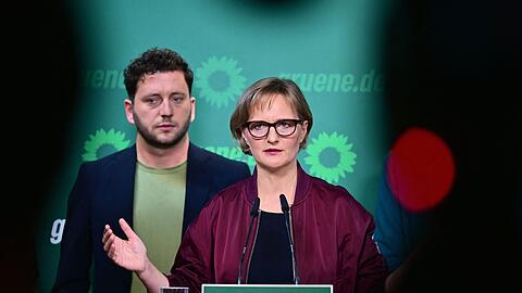 Wollen im Dezember f&uuml;r eine weitere Amtszeit kandidieren: Felix Banaszak und Franziska Brantner (Archivbild)