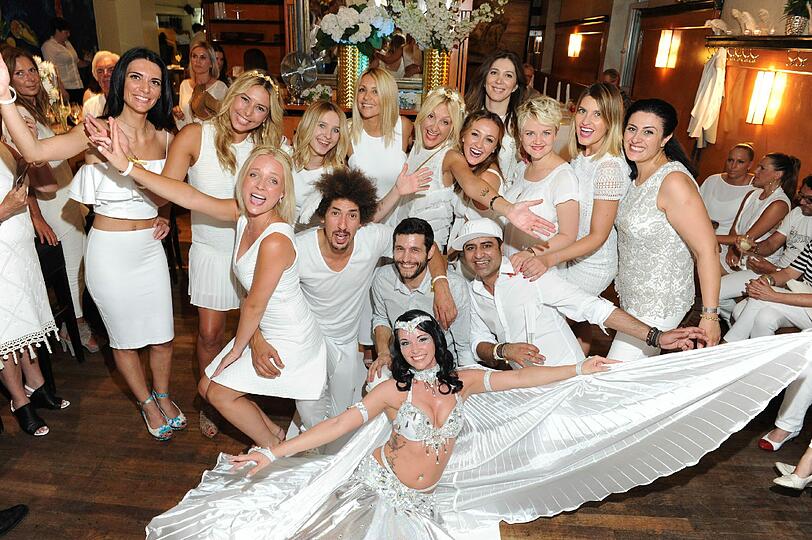 Ayse Auth (Haarwerk) mit ihrem Team