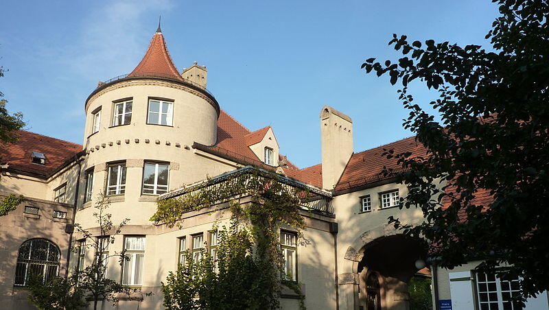 Hier gibt's viel Platz und einen Garten: die Seidlvilla am Nikolaiplatz. Hier gibt's viel Platz und einen Garten: die Seidlvilla am Nikolaiplatz.
