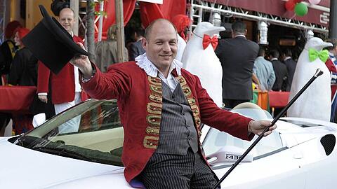 Michael Ecker war einst gefeierter Eventk&ouml;nig in M&uuml;nchen. In wenigen Wochen wollte er sein glamour&ouml;ses Comeback feiern, doch nun liegt der 57-J&auml;hrige im Krankenhaus.