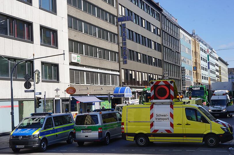 Die Straßen werden für den Transport gesperrt.
