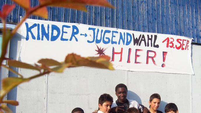 Kinder und Jugendliche gehen am 13. September wählen. Kinder und Jugendliche gehen am 13. September wählen.