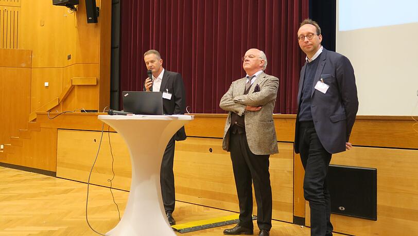Investorenvertreter: (v.l.) Gert Billand, Geschäftsführer Wohnungsgesellschaft Ludwigsfeld, Josef Peter Meier-Scupin von der Projektgesellschaft Granatstraße 12 vertritt die Hirmer Gruppe, Christoph Jaenicke von der Büschl Unternehmensgruppe vertritt die Ludwigsfelder Grund. Investorenvertreter: (v.l.) Gert Billand, Geschäftsführer Wohnungsgesellschaft Ludwigsfeld, Josef Peter Meier-Scupin von der Projektgesellschaft Granatstraße 12 vertritt die Hirmer Gruppe, Christoph Jaenicke von der Büschl Unternehmensgruppe vertritt die Ludwigsfelder Grund.