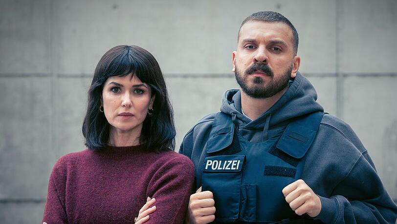 "Tatort: Dunkelheit": Maryam Azadi (Melika Foroutan, l.) und Hamza Kulina (Edin Hasanovic) ermitteln in Frankfurt.