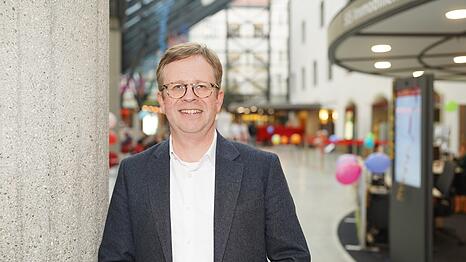 Bernd Hochberger ist 55 Jahre alt. Seit Mai leitet er die Geschicke der Stadtsparkasse München. Dort arbeitet er bereits seit 2004.