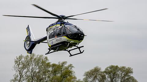 Die Polizei suchte auch mit einem Hubschrauber nach den beiden M&auml;nnern. (Symbolbild)