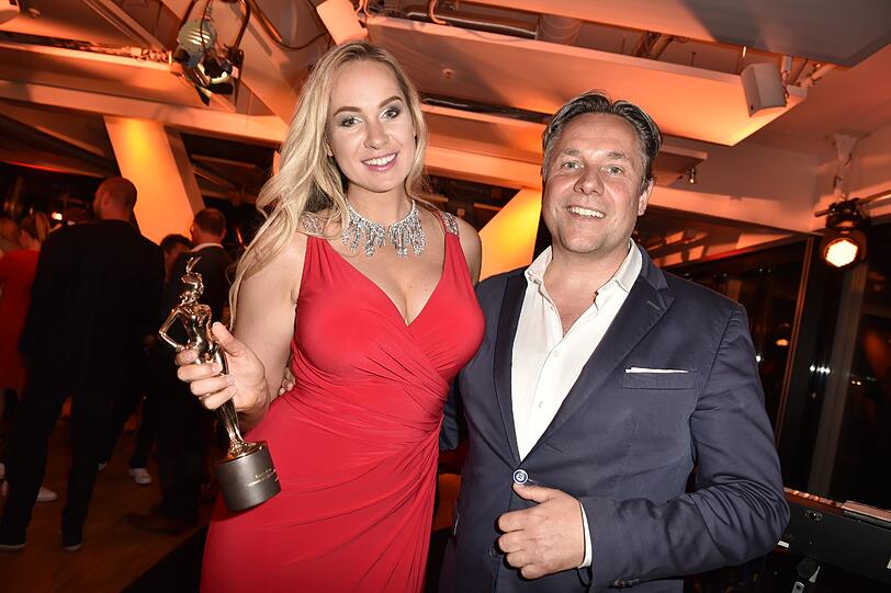 Playmate des Jahres Kathie Kern und Playboy-Chefredakteur Florian Boitin