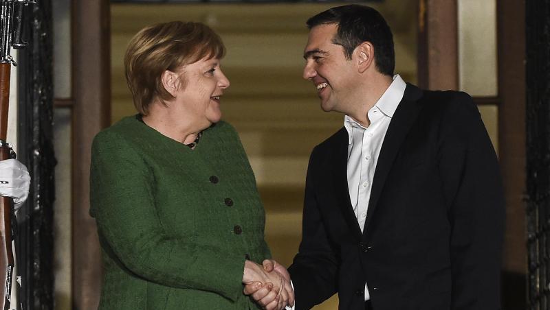 Griechenlands Regierungschef Alexis Tsipras begrüßt Bundeskanzlerin Angela Merkel in Athen. Griechenlands Regierungschef Alexis Tsipras begrüßt Bundeskanzlerin Angela Merkel in Athen.