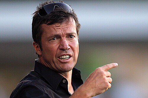 &bdquo;Ich habe mit dem kleinen Fußball-ABC anfangen müssen&ldquo;: Deutschlands Rekordnationalspieler Lothar Matthäus, seit Anfang Juni Trainer bei Israels Vizemeister Maccabi Netanya, zeigt seinen Spielern oft selbst, wie es funktioniert.