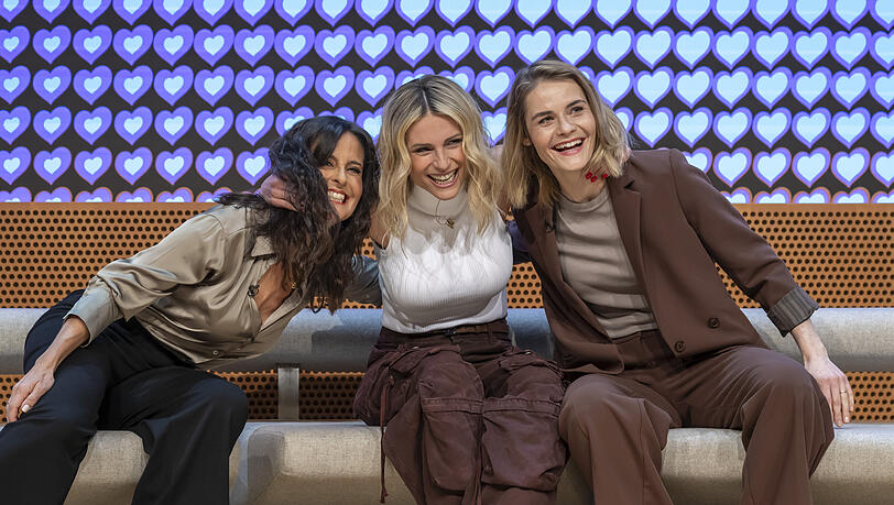 Sandra Studer, Michelle Hunziker und Hazel Brugger präsentieren den ESC 2025 aus Basel als Trio. Sandra Studer, Michelle Hunziker und Hazel Brugger präsentieren den ESC 2025 aus Basel als Trio.
