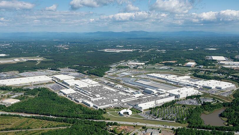 Das BMW-Werk Spartanburg aus der Luft betrachtet. 1994 mit rund 700 Mitarbeitern gestartet, ist es heute auf 11.000 Arbeiter angewachsen Das BMW-Werk Spartanburg aus der Luft betrachtet. 1994 mit rund 700 Mitarbeitern gestartet, ist es heute auf 11.000 Arbeiter angewachsen
