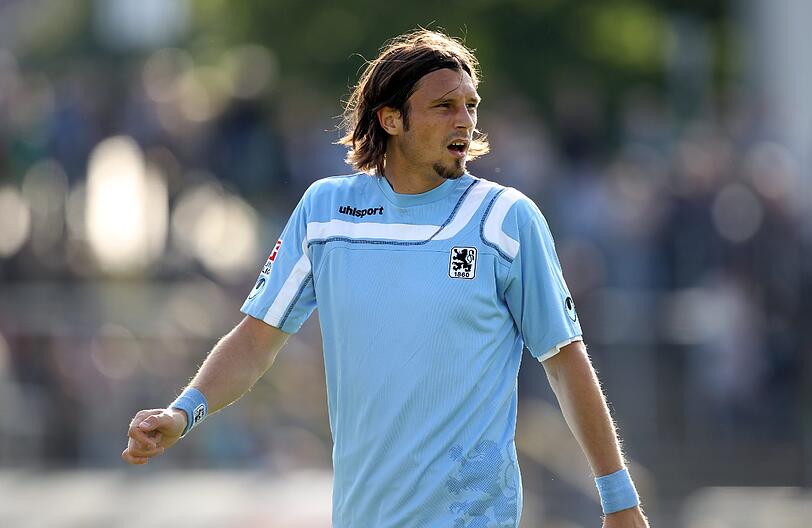 Erstmals präsentierten sich die Löwen in den neuen hellblauen Heimtrikots. Die besten Bilder vom Testspiel des TSV 1860 München in Ulm.