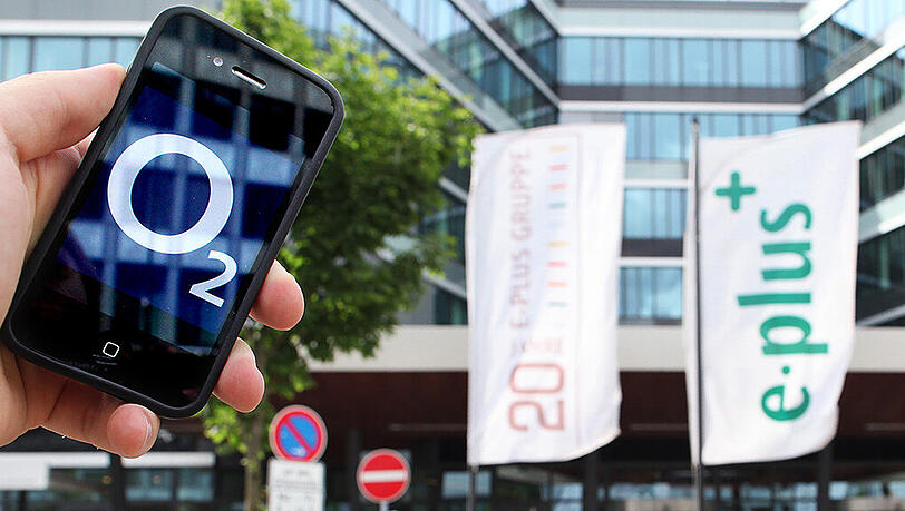 Am Januar 2016 beginnt Telefónica mit der technischen Zusammenlegung der Netze von O2 und E-Plus. Am Januar 2016 beginnt Telefónica mit der technischen Zusammenlegung der Netze von O2 und E-Plus.