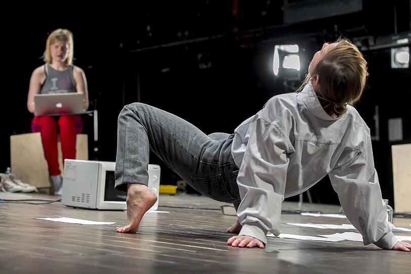 Maja Beckmann und Anna Drexler in "Der erste fiese Typ"