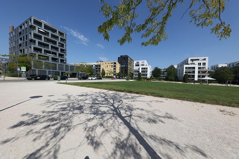 Der Arnulfpark mit Blick auf die Wohnbebauung.