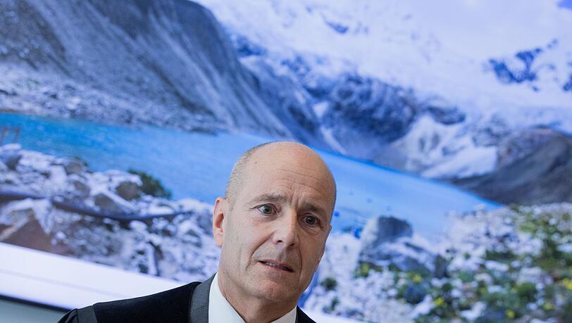 Richter Meyer vom OLG Hamm will kommende Woche verkünden, wie das Gericht im Fall der sogenannten Klimaklage eines peruanischen Landwirts und Bergführers gegen den Energiekonzern RWE entschieden hat.