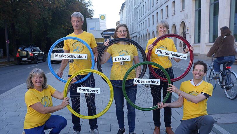 Die Aktivisten des Radentscheids fordern eine schnelle Umsetzung der Radschnellwege ins Umland. Von links nach rechts: Sonja Haider, Holger Quick, Eva Mahling, Petra Hannecke und Andreas Schön. Die Aktivisten des Radentscheids fordern eine schnelle Umsetzung der Radschnellwege ins Umland. Von links nach rechts: Sonja Haider, Holger Quick, Eva Mahling, Petra Hannecke und Andreas Schön.