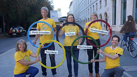 Die Aktivisten des Radentscheids fordern eine schnelle Umsetzung der Radschnellwege ins Umland. Von links nach rechts: Sonja Haider, Holger Quick, Eva Mahling, Petra Hannecke und Andreas Sch&ouml;n.