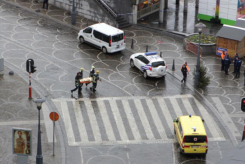 Handgranaten und Kalaschnikow: Bei einem Anschlag sind in der Innenstadt von Lüttich vier Menschen ums Leben gekommen, 123 sollen verletzt worden sein.