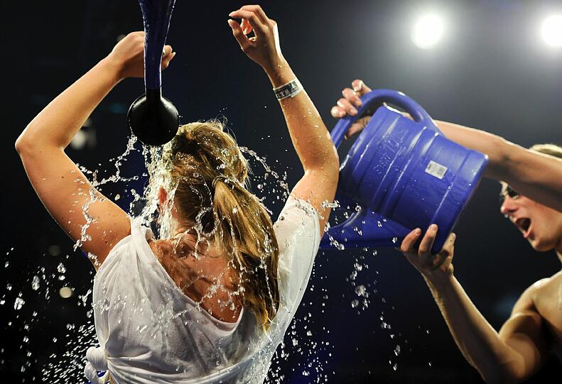 Wet T-Shirts, wilde Rocker, schräge Outfits: So verrückt war das Wacken-Festival 2011. wir zeigen die besten Bilder. EInfach weiterklicken!