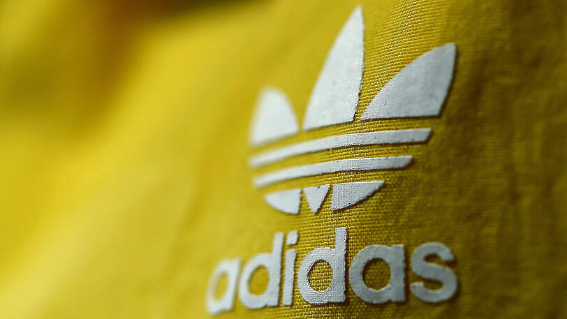 Adidas &ndash; Bei dem deutschen Sportartikel-Hersteller aus dem bayerischen Herzogenaurach hat sich Firmengründer Adolf "Adi" Dassler im Firmennamen verewigt.