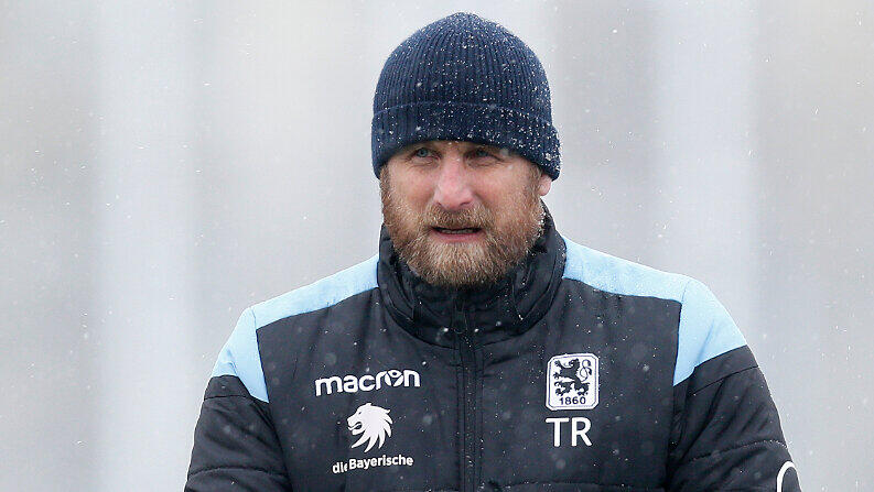 Aus dem Schnee in die Sonne: Löwen-Trainer Daniel Bierofka.