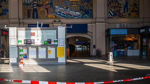 Spezialkr&auml;fte untersuchten das Geb&auml;ude in Bremen, Sprengmittel wurden nicht gefunden.