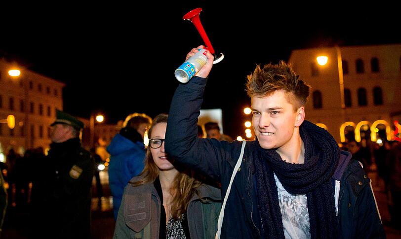 Erst vergangenes
Wochenende hatten sich etwa 2000 Menschen zu einem Flashmob in den
Münchner S-Bahnen getroffen.
