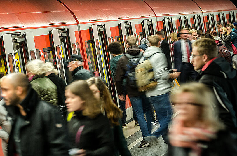 Ein Notarzteinsatz am Hauptbahnhof hat am Montag Auswirkungen auf den ganzen S-Bahnverkehr der Stammstrecke.