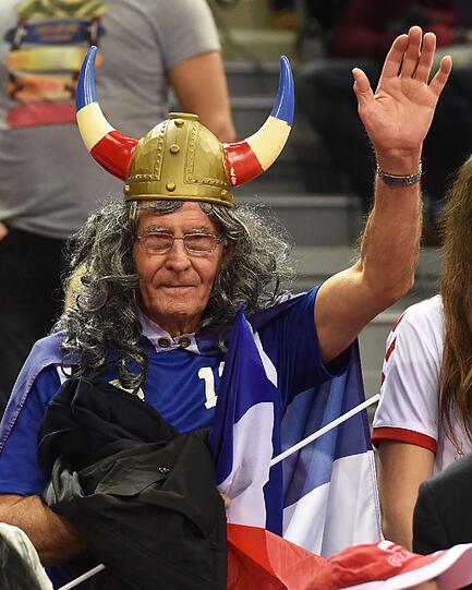 Schrille Outfits, skurrile Masken, schräge Typen, ausgelassene Stimmung: Bei der Handball-Europameisterschaft geben die Fans für ihre Teams tatsächlich alles. Die Bilder aus Polen...