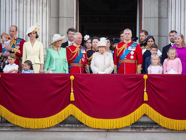 Auf dem Balkon des Buckingham Palastes: Die Queen feiert mit ihrer Familie Geburtstag.