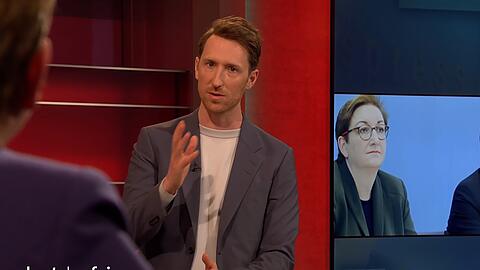 "Hart aber fair"-Moderator Louis Klamroth in der Diskussion mit Bauministerin Klara Geywitz.