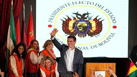 Rodrigo Paz Pereira hielt nach seinem Wahltriumph eine Rede vor Anhängern.