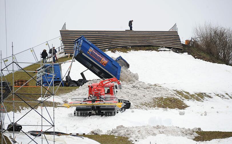 Der Kampf um den Schnee auf dem Olympiaberg.