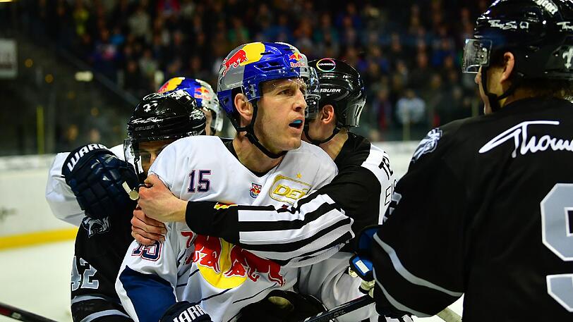 Jason Jaffray vom EHC München bei einem Spiel gegen die Nürnberg Ice Tigers.